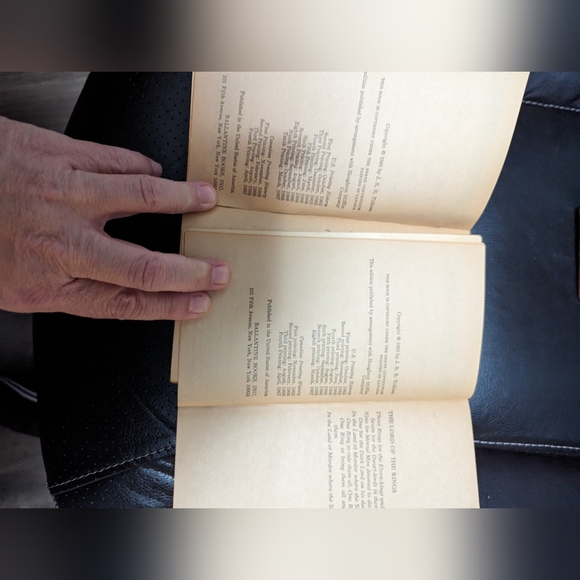 Tolkien Box Set with 2 books. The Two Towers and the return of the Kings. - Picture 3 of 11